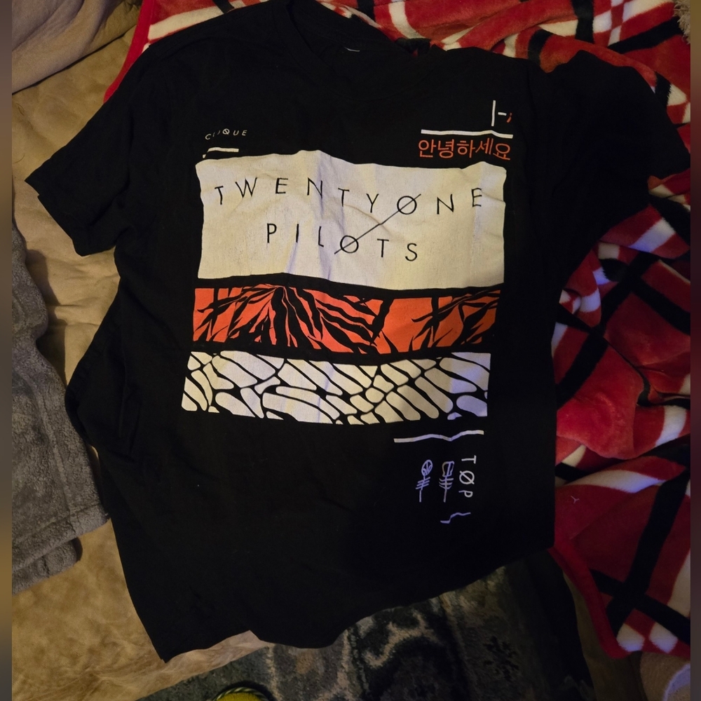 Twenty One Pilots tshirt
